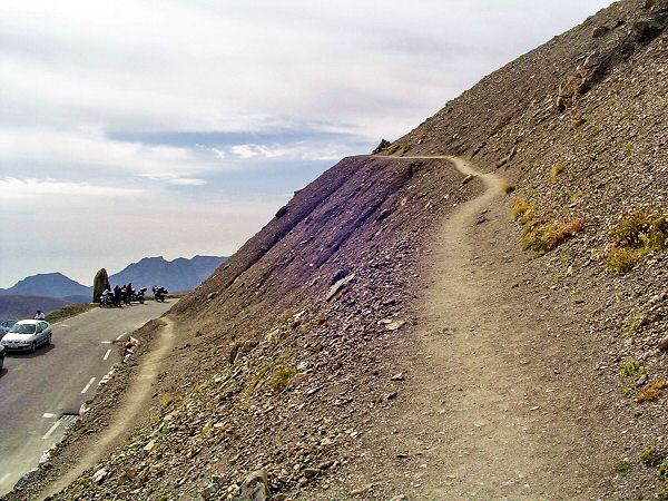 Accès à pied jusqu au sommet - Access walking to the peak