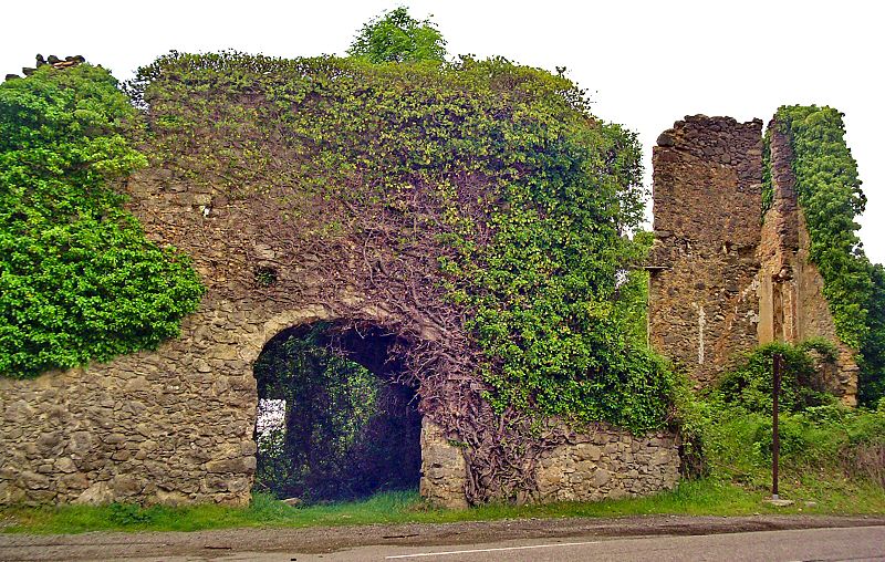 Façade Nord de la ruine du Col de Braus - North Facing of the ruin on Col de Braus