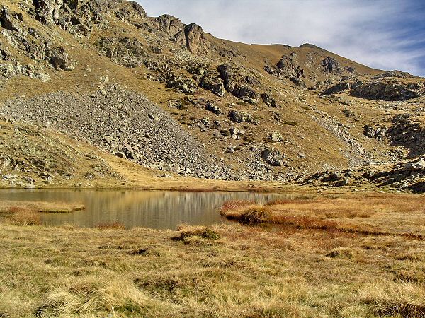 Le reflet de la montagne sur l eau tranquille - The moutain reflects in the quiet water
