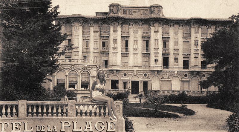 Le même en Hôtel de la Plage vers 1930 - The same place in Hotel de la Plage near 1930