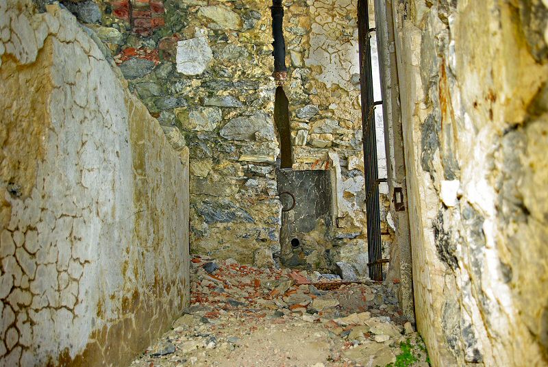 Les décombres intérieurs du niveau principal - Internal ruins of principal floor