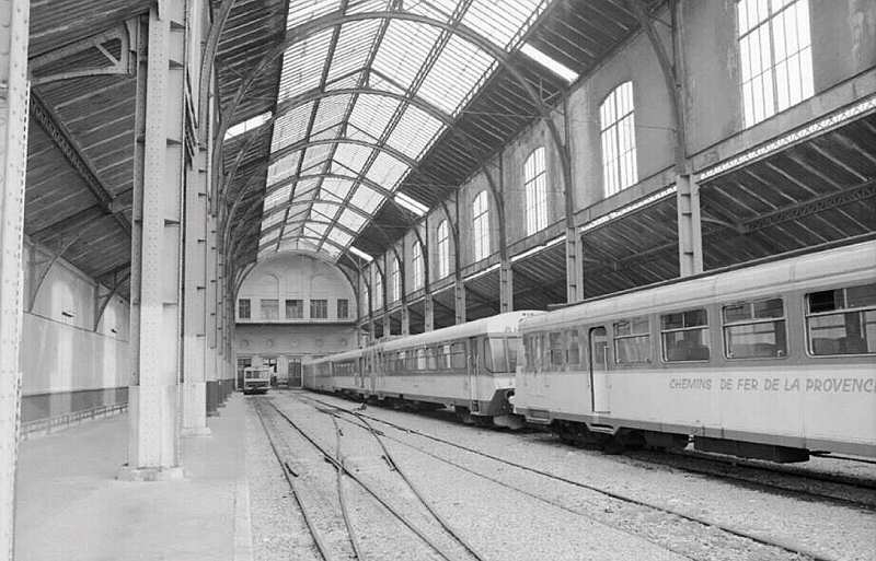 Les trains à quai dans la Gare du Sud en 1991 - 