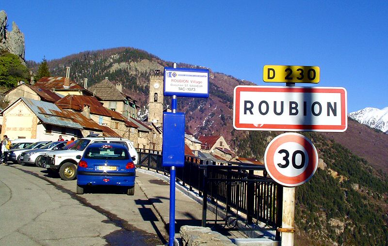 Entrée du village de Roubion - Entrance of Roubion village