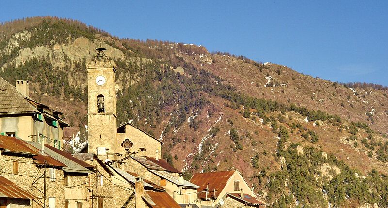 L église est visible depuis l entrée du village - Church is visible from village entrance