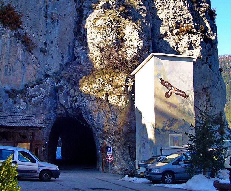 Passage sous la roche pour sortir vers el Nord - Path under the rock to go out to the North
