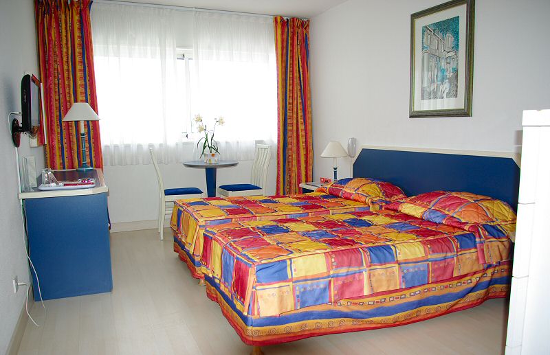 Chambre de style 3 avec ses deux lits jumeaux - Bedroom of style 3 with 2 twin beds