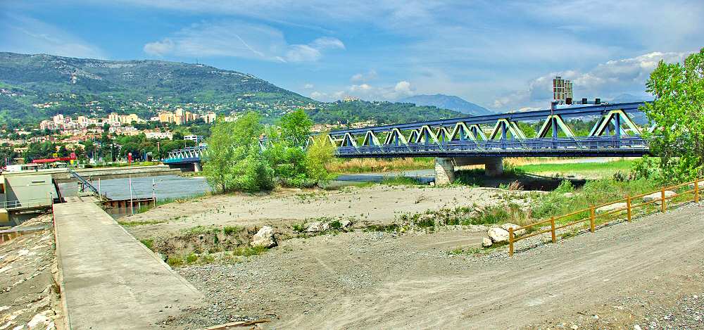 Le pont de la Manda relie la gare de Colomars à Carros - 