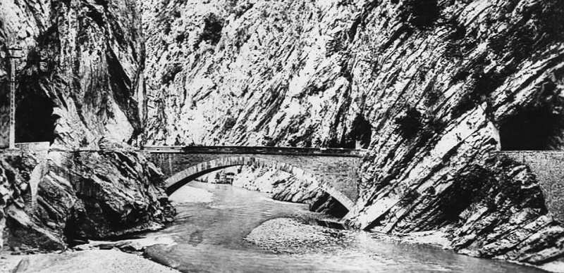 Le pont définitif joignant rive droite et gauche du var en 1892 - 